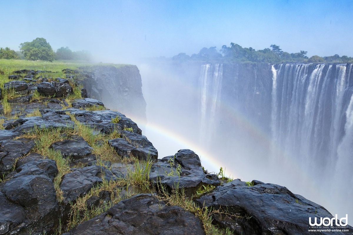 เสียงคำรามแห่งซิมบับเว “น้ำตกวิกตอเรีย” (Victoria Falls)